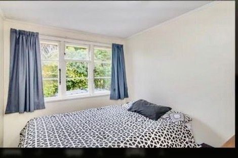 Photo of property in 1 Wakefield Terrace, Tawa, Wellington, 5028
