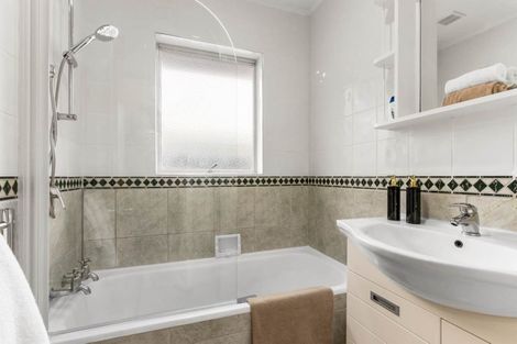 Photo of property in 1/118 Lake Road, Belmont, Auckland, 0622