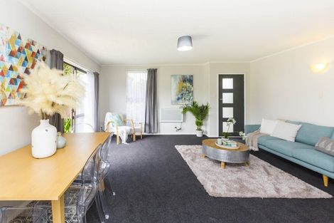 Photo of property in 21f1- Roband Crescent, Brown Owl, Upper Hutt, 5018