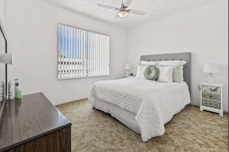 Photo of property in 26 Beauchamp Drive, Massey, Auckland, 0614
