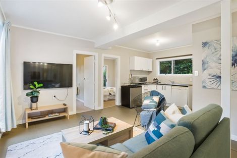 Photo of property in 21 Holt Avenue, Torbay, Auckland, 0630