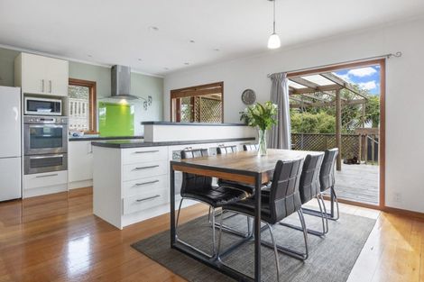 Photo of property in 21 Taipari Road, Te Atatu Peninsula, Auckland, 0610