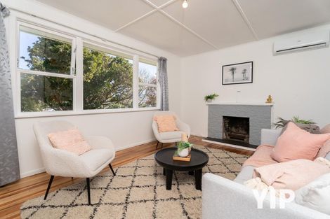 Photo of property in 58 Kenmore Street, Newlands, Wellington, 6037