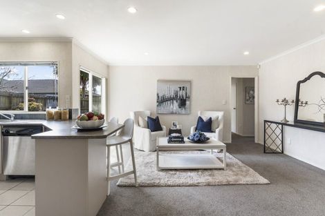 Photo of property in 9 Ballydonegan Rise, East Tamaki, Auckland, 2013