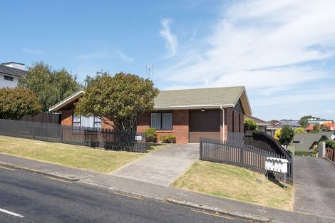 Photo of property in 4/50 Wellington Street, Howick, Auckland, 2014