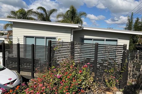Photo of property in 15 Old Lake Road, Narrow Neck, Auckland, 0624