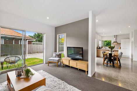 Photo of property in 2b Peachgrove Road, Te Atatu Peninsula, Auckland, 0610