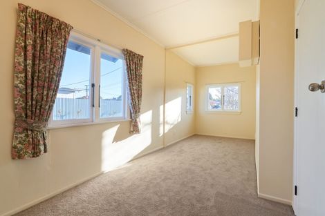 Photo of property in 8a Shanly Street, Waipawa, 4210
