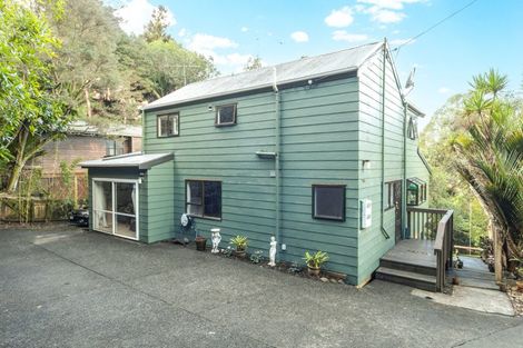 Photo of property in 704 South Titirangi Road, Titirangi, Auckland, 0604
