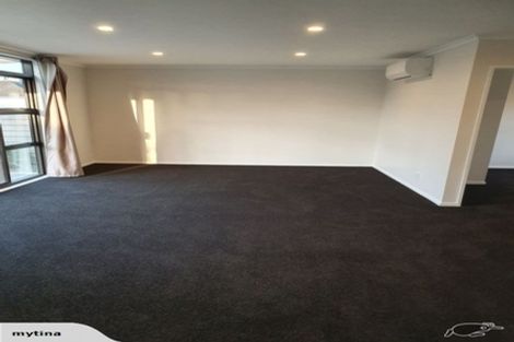 Photo of property in 46 Exeter Crescent, Takaro, Palmerston North, 4412