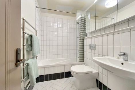 Photo of property in 102/3u Roxburgh Street, Mount Victoria, Wellington, 6011