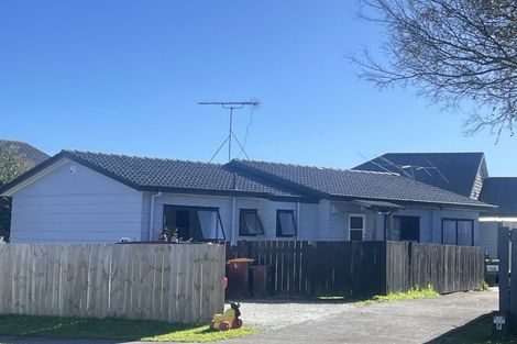 Photo of property in 12 Riverton Drive, Randwick Park, Auckland, 2105