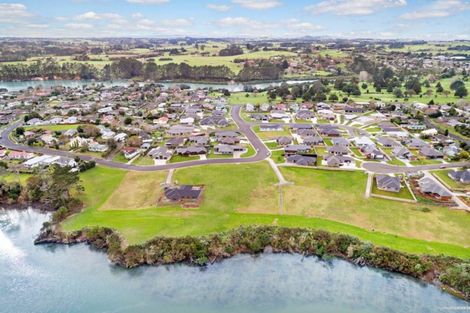 Photo of property in 38 Harbour Crest Drive, Waiuku, 2123