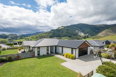 Photo of property in 8 Huntaway Close, Stoke, Nelson, 7011