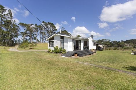 Photo of property in 5705 Pouto Road, Pouto, 0391