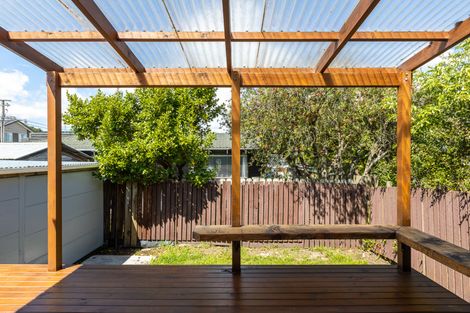 Photo of property in 102 Taikata Road, Te Atatu Peninsula, Auckland, 0610