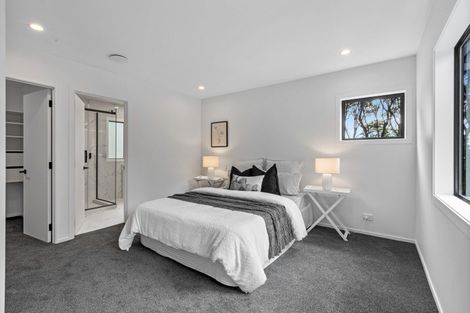 Photo of property in 25 Longfellow Parade, Glen Eden, Auckland, 0604