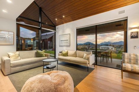 Photo of property in 2 Mccaw Mews, Wanaka, 9305