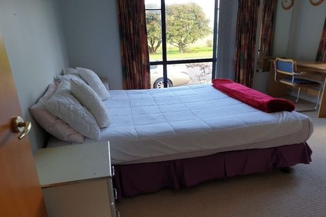 Photo of property in 6 Danica Esplanade, Te Atatu Peninsula, Auckland, 0610