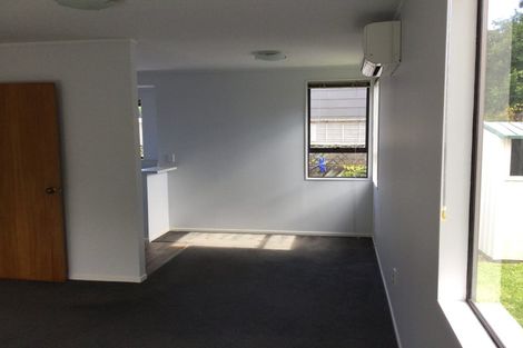 Photo of property in 7 Vardon Road, Green Bay, Auckland, 0604