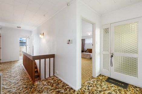 Photo of property in 28 Edgecombe Street, Newlands, Wellington, 6037
