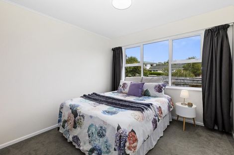 Photo of property in 2 Whirinaki Crescent, Heretaunga, Upper Hutt, 5018