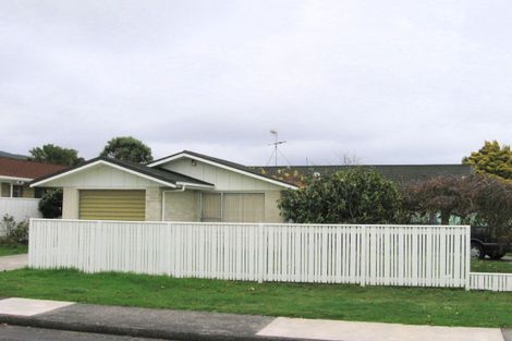 Photo of property in 18 Oriwa Street, Waikanae, 5036
