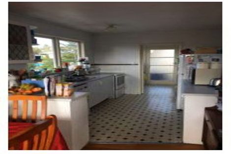 Photo of property in 11 Aplin Place, Birkdale, Auckland, 0626