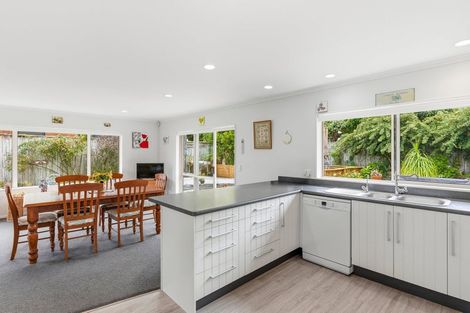 Photo of property in 3 Nicholas Place, Waikanae Beach, Waikanae, 5036