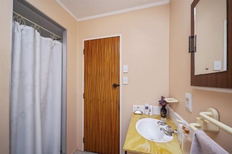 Photo of property in 16 Manuka Place, Hawera, 4610