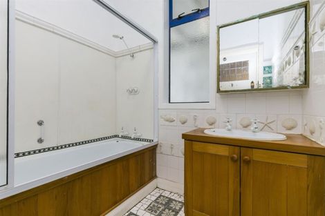 Photo of property in 330 The Esplanade, Island Bay, Wellington, 6023