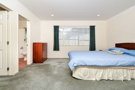 Photo of property in 30a Highfields Terrace, Henderson, Auckland, 0612