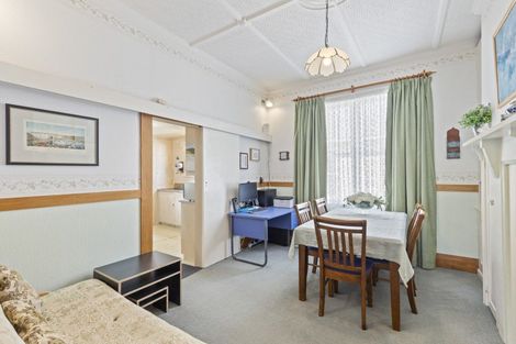 Photo of property in 23 Paynters Avenue, Strandon, New Plymouth, 4312