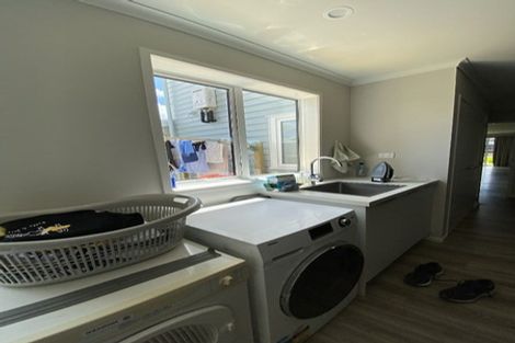 Photo of property in 28 Queen Street, Cambridge, 3434