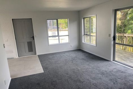 Photo of property in 10 Kingdale Road, Henderson, Auckland, 0610
