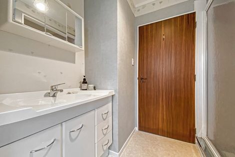 Photo of property in 8a Beauchamp Street, Karori, Wellington, 6012