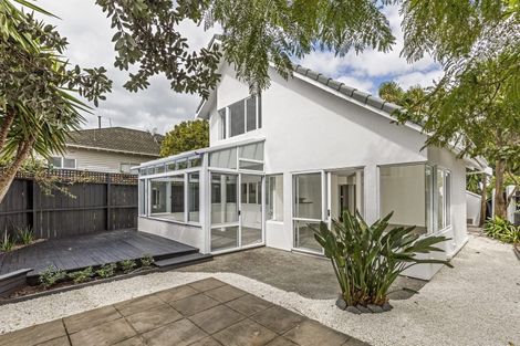 Photo of property in 2/20 Norwood Road, Bayswater, Auckland, 0622