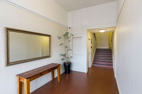 Photo of property in Endeavour Apartments, 18/125u Thorndon Quay, Pipitea, Wellington, 6011