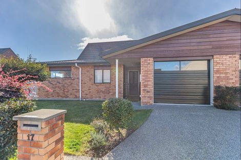 Photo of property in Rangeview Villas, 17/9 Fuller Close, Levin, 5510