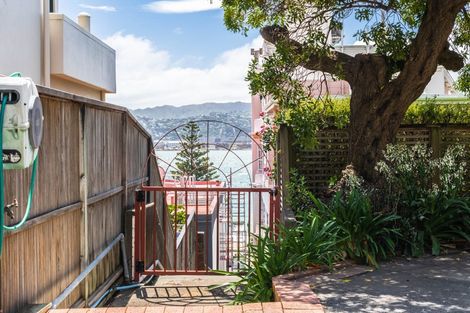 Photo of property in 210 Oriental Parade, Oriental Bay, Wellington, 6011
