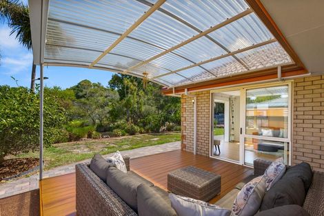 Photo of property in 16 Semillon Avenue, Henderson, Auckland, 0612