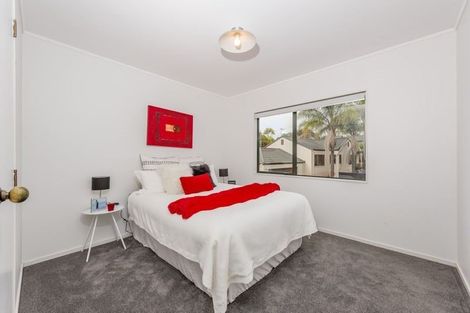Photo of property in 11 Queen Natalie Place, Massey, Auckland, 0614