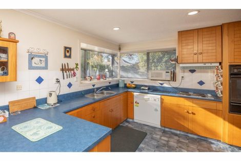 Photo of property in 2/9a Kingham Place, Avonhead, Christchurch, 8042