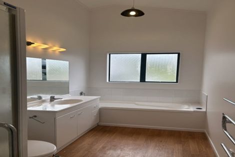 Photo of property in 3 Mitika Way, Strathmore Park, Wellington, 6022