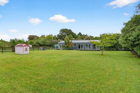 Photo of property in 61 Boord Crescent, Kumeu, 0891