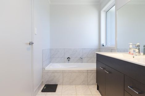 Photo of property in 18b Galea Grove, Kelvin Grove, Palmerston North, 4414