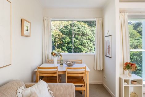 Photo of property in Grosvenor Flats, 19 Cottleville Terrace, Thorndon, Wellington, 6011