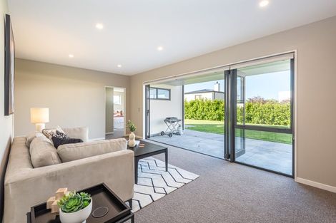 Photo of property in 2 Inverness Lane, Redcliffs, Christchurch, 8081