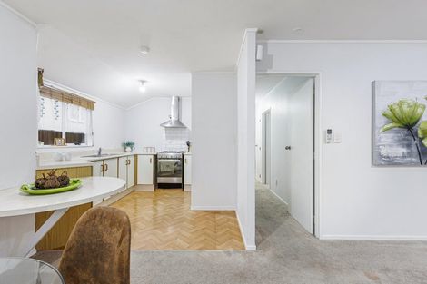 Photo of property in 5 Newington Road, Henderson, Auckland, 0612