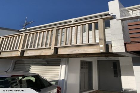 Photo of property in 21f7 Collins Avenue, Tawa, Wellington, 5028